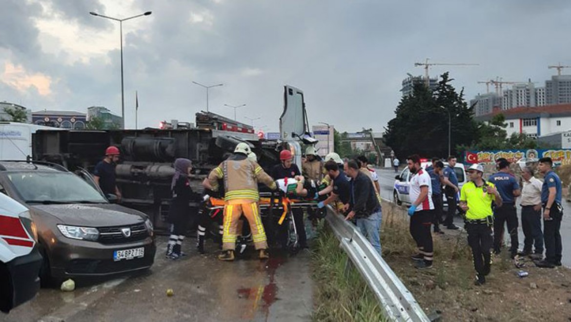 Maltepe'de 8 araç kazaya karıştı