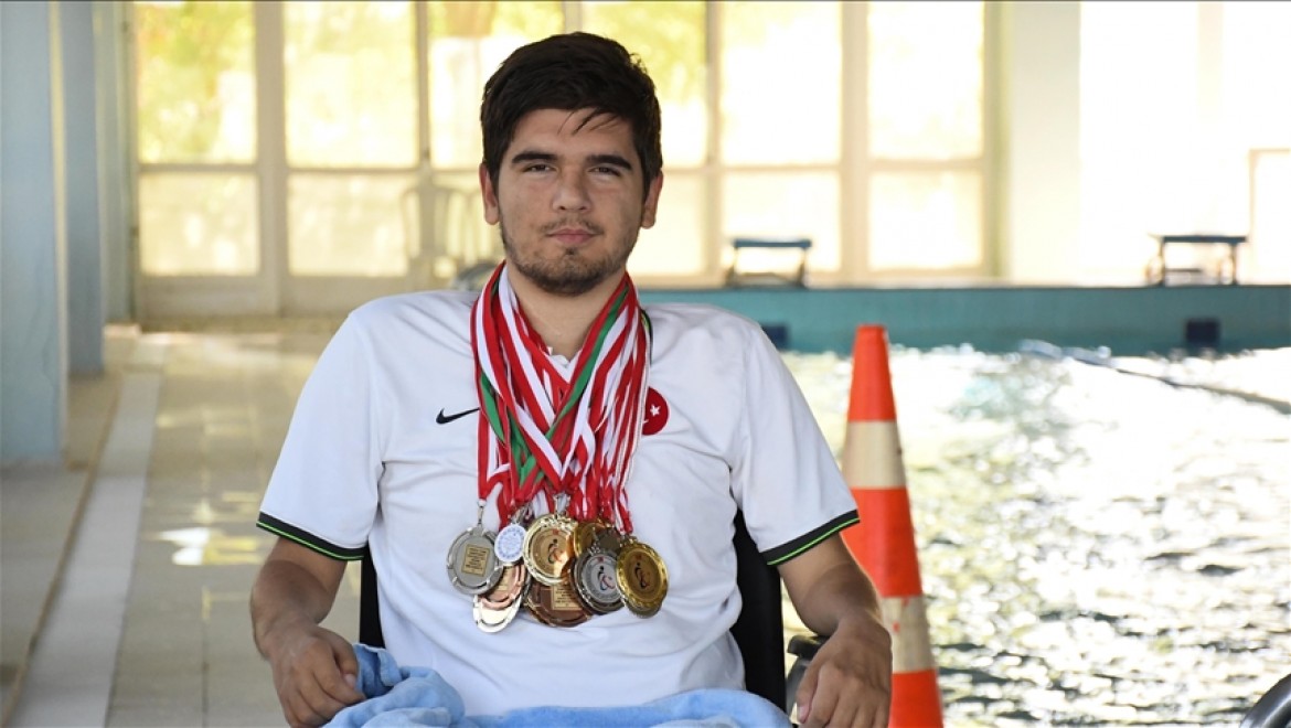 Bedensel engelli milli yüzücünün hedefi Avrupa şampiyonluğu