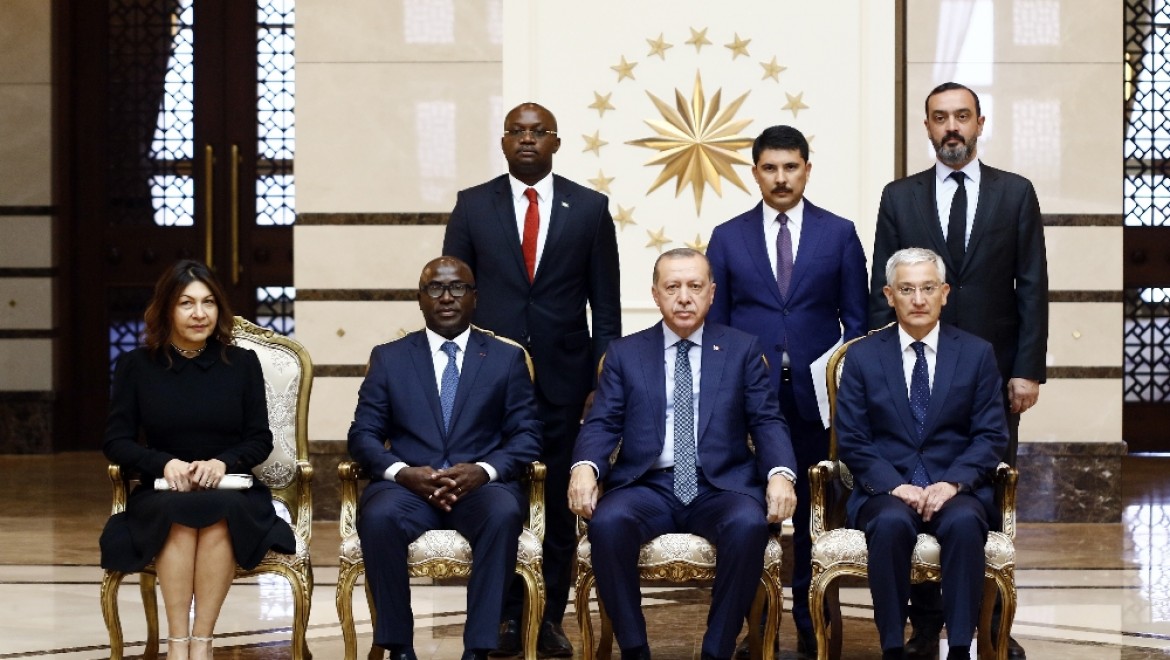Cumhurbaşkanı Erdoğan Gabon Büyükelçisini Kabul Etti