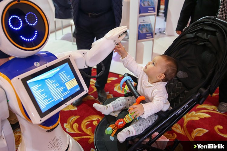 Konya'da üretilen insansı robotlar Antalya'daki fuarın gözdesi oldu