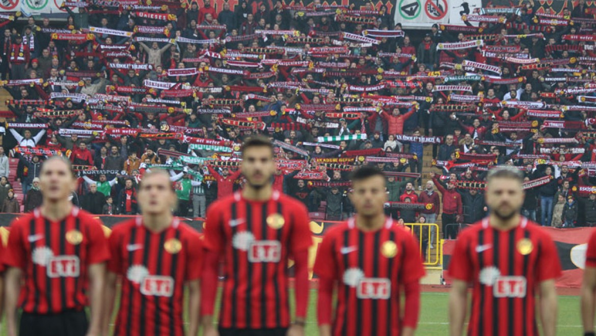 Eskişehirspor'u Yine Taraftarları Yalnız Bırakmadı