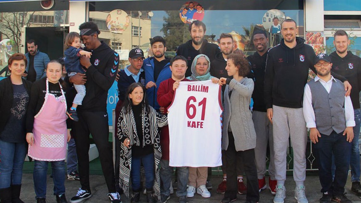 Trabzonsporlu Basketbolcuların Anlamlı Ziyareti