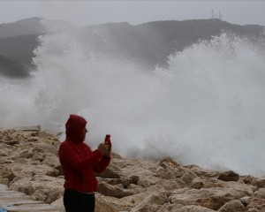 Antalya Körfezi'nde fırtına uyarısı