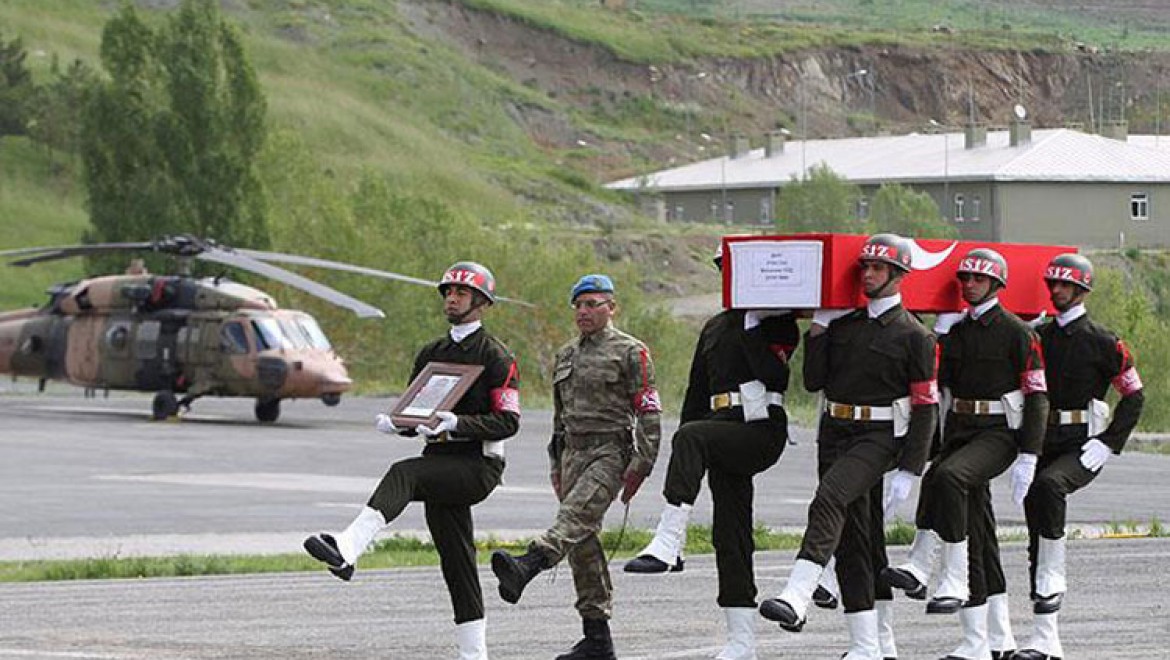 Hakkari'de Şehit Askerler İçin Tören