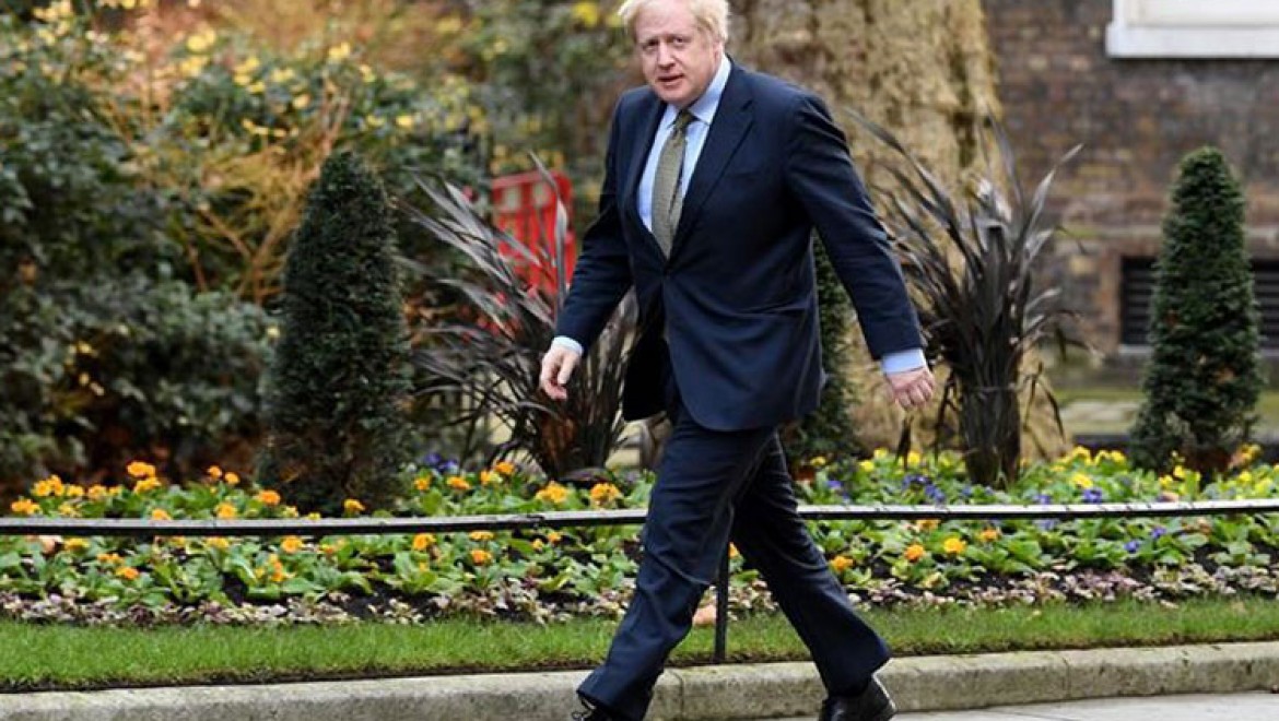 İngiltere Başbakanı Johnson, tedaviye cevap veriyor