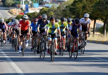 Türkiye Bisiklet Şampiyonası 7. Etap Puanlı Yol Yarışları sürüyor