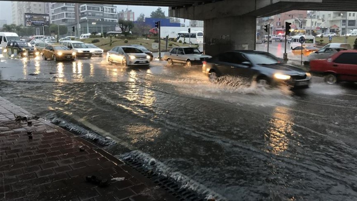 Meteorolojiden Adana için yarın sağanak uyarısı