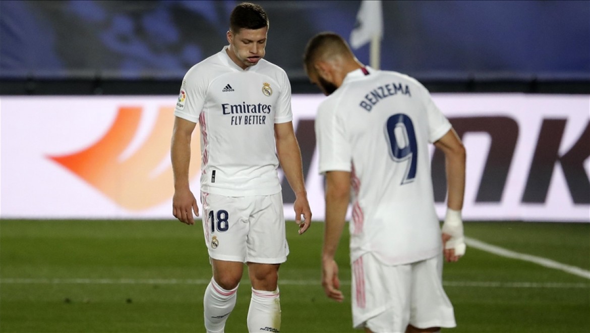 İspanyol basını 6 günde iki kupadan elenen Real Madrid'i tartışıyor