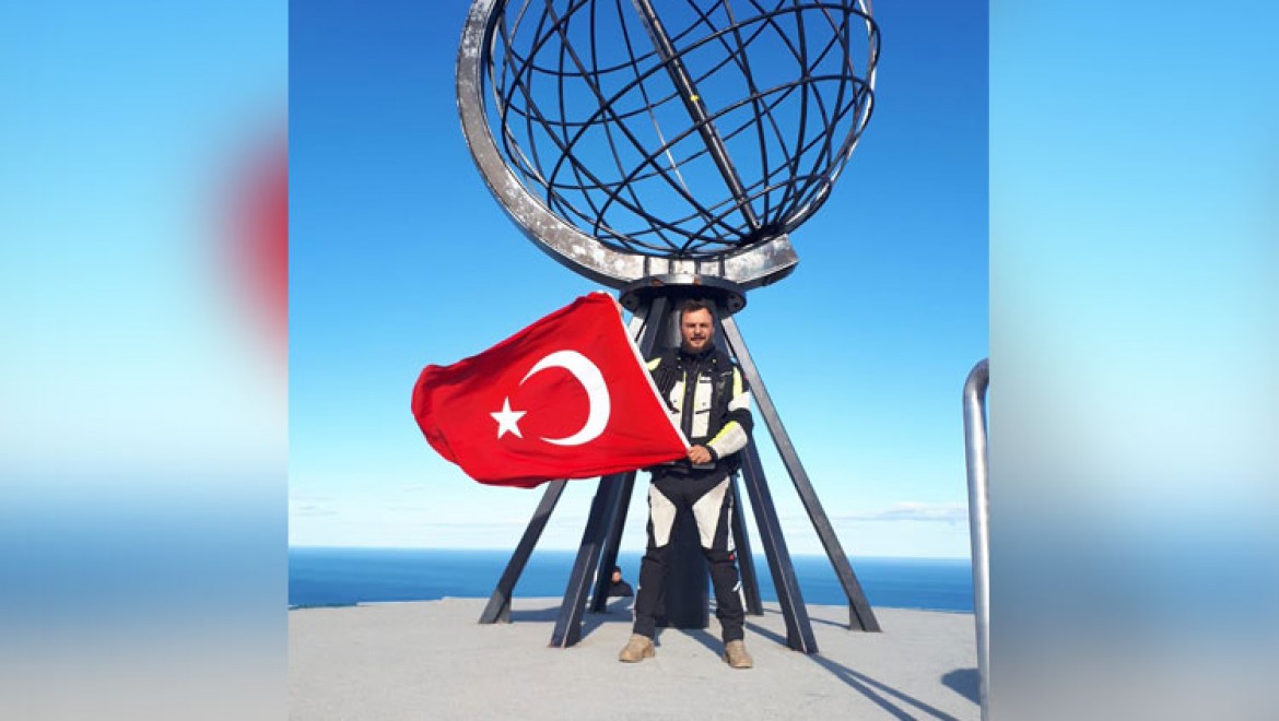 Avrupa'nın Uç Noktasında Türk Bayrağı'nı Dalgalandırdı