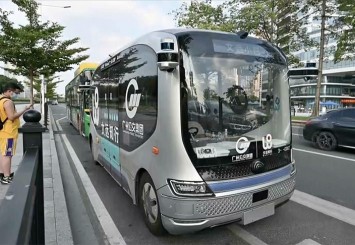Çin'de sürücüsüz otobüsler test sürüşüne başladı