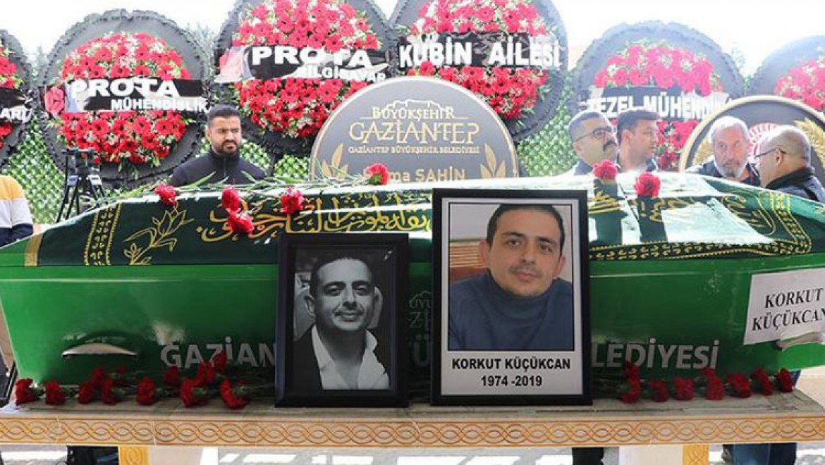 Gaziantep'te çöken iskelenin altında kalarak ölen mühendisin cenazesi defnedildi
