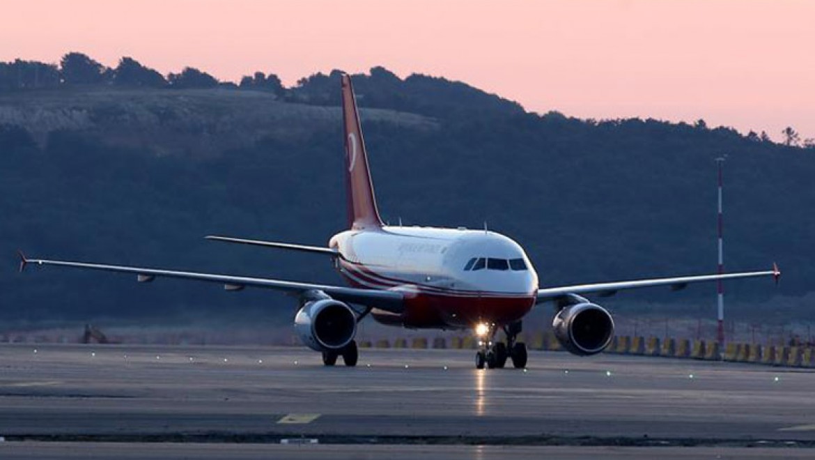 Cumhurbaşkanı Erdoğan'ın Uçağı Yeni Havalimanı'na İlk İnişi Yaptı