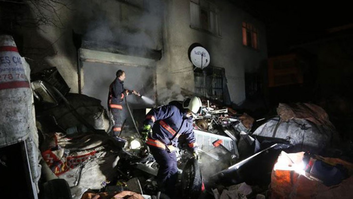 Ankara'da yangında mahsur kalan 4 kişiyi bekçiler kurtardı