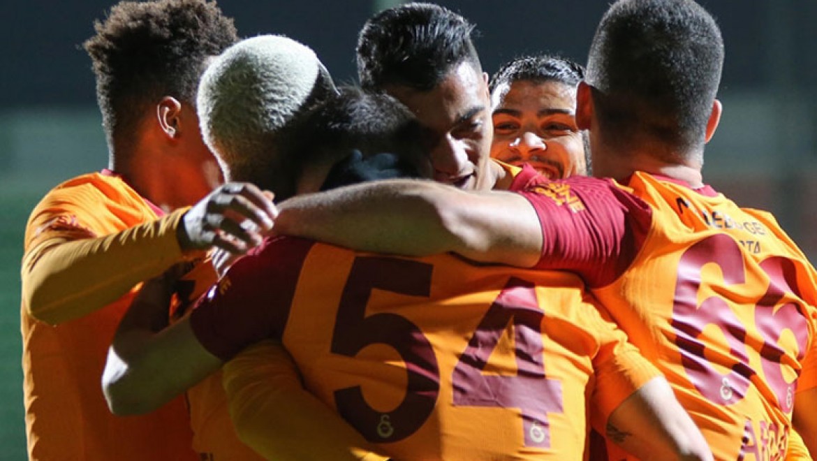 Galatasaray zorlu deplasmandan galibiyetle döndü