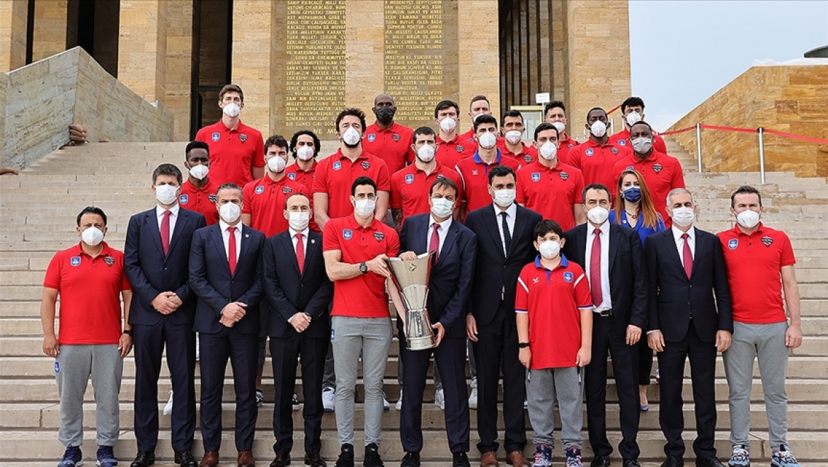 Şampiyon Anadolu Efes Basketbol Takımı, Anıtkabir'i ziyaret etti