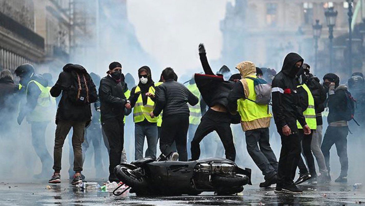 Fransa Sarı Yelekliler 'Krizinden' Çıkış Yolu Arıyor