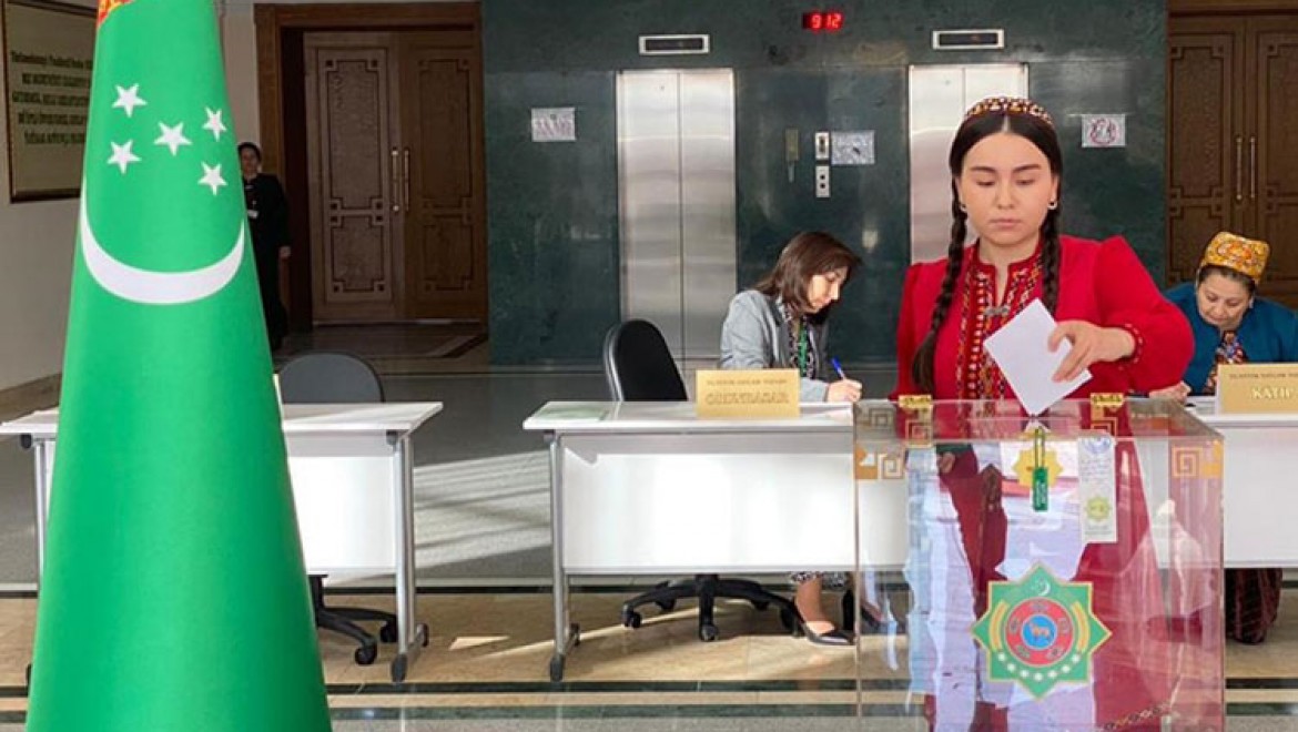 Türkmenistan'da milletvekilliği seçimleri için oy verme işlemleri başladı