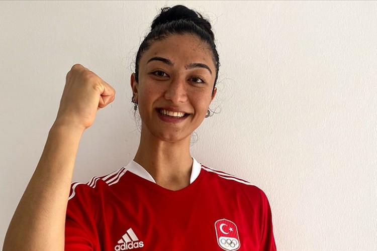 19. Akdeniz Oyunları'nda milli tekvandocu Nafia Kuş altın madalya kazandı