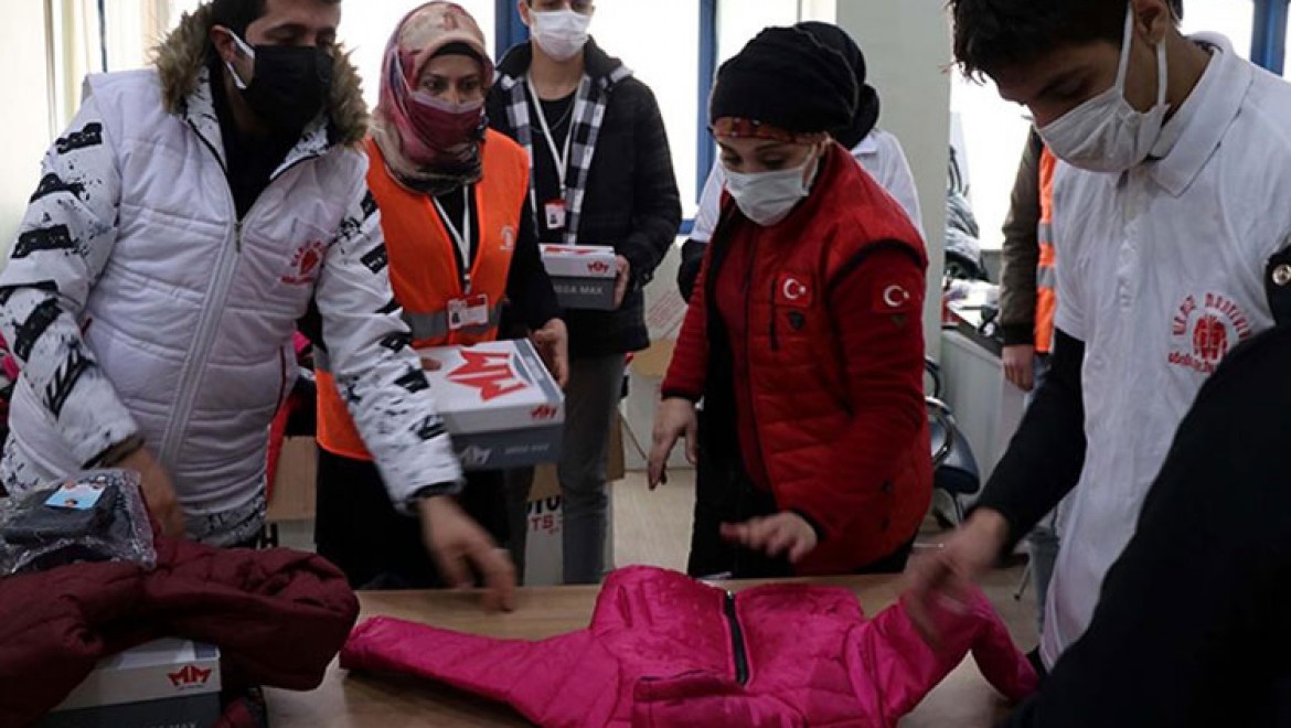 Elazığ'da depremzede 1023 çocuğu ısıtacak yardım