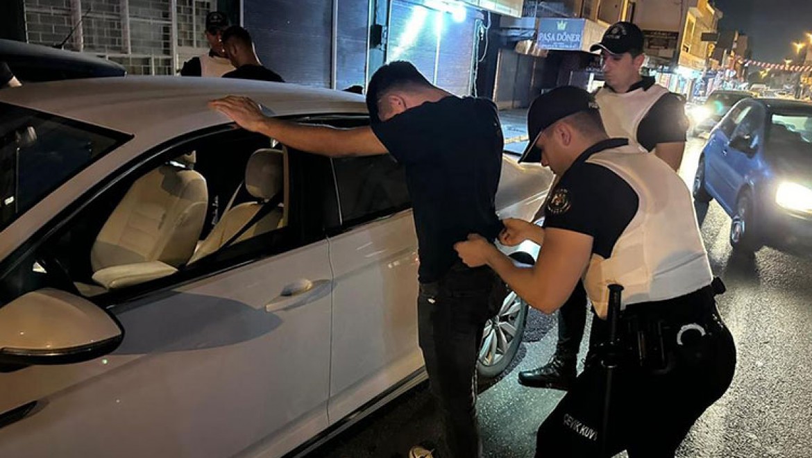 Adana'da narkotik uygulamasında 3 kişi gözaltına alındı