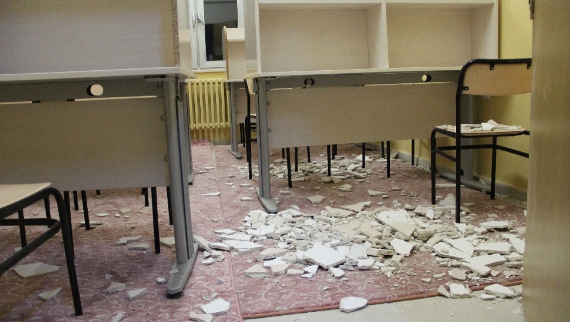 Okul Pansiyonunda Alçıpan Koptu: 3 Öğrenci Yaralandı