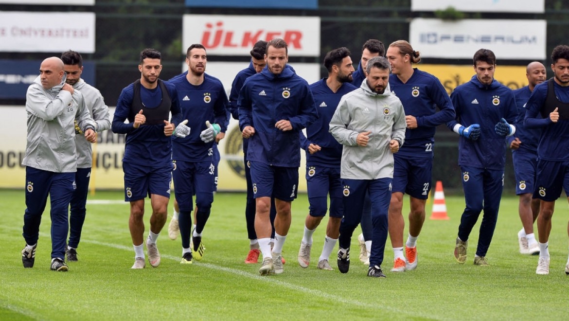 Fenerbahçe Sivasspor'a Bileniyor