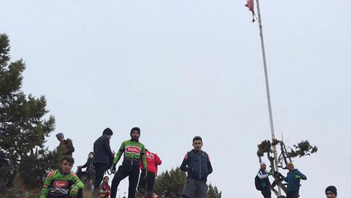 Milli bisikletçiler 3 yıldır Toroslar'ın zirvesindeki Türk bayrağını yeniliyor