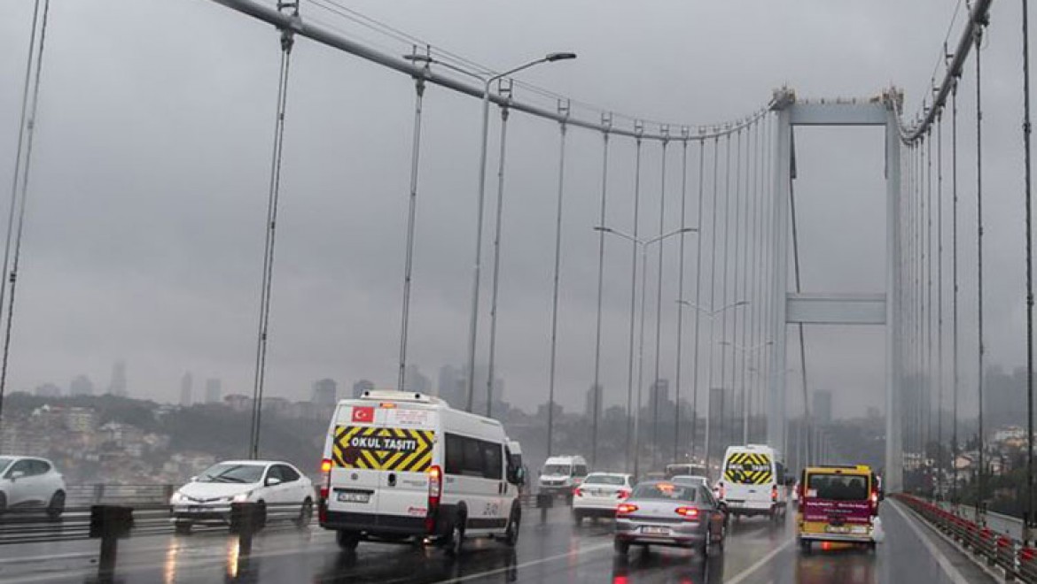 İstanbul'da yağış ulaşımı aksattı