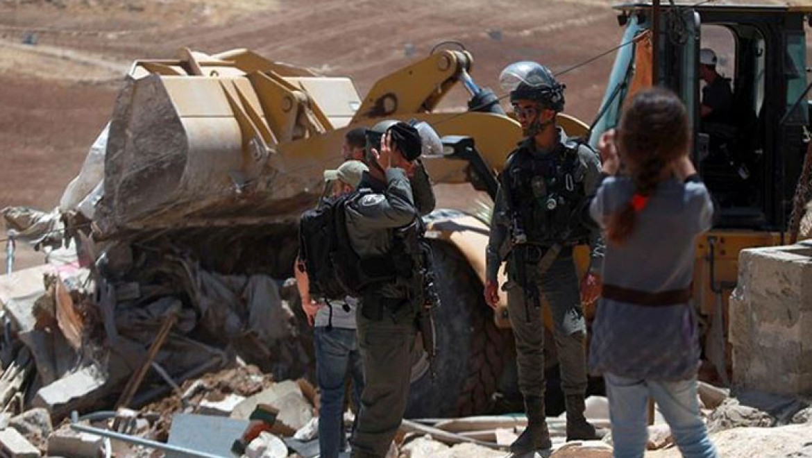 İsrail askerleri Batı Şeria'da Filistinlilere ait bir evi yıktı