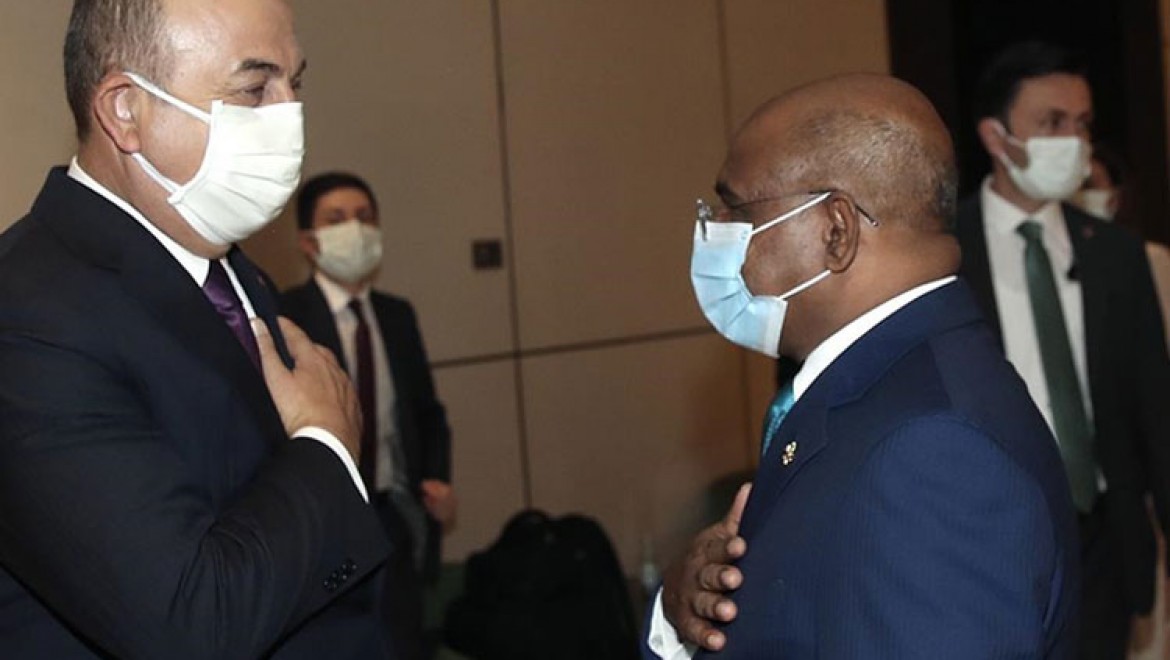 Dışişleri Bakanı Çavuşoğlu, Nijer'de Maldivler ve Çadlı mevkidaşlarıyla görüştü