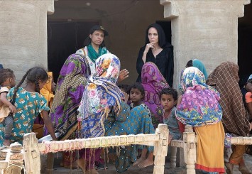 Angelina Jolie'den Pakistan'daki sel mağdurları için yardım çağrısı