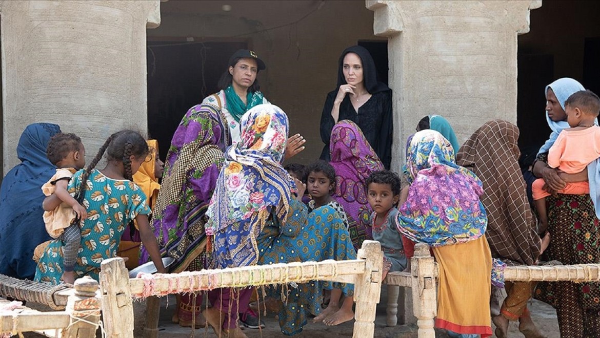Angelina Jolie'den Pakistan'daki sel mağdurları için yardım çağrısı