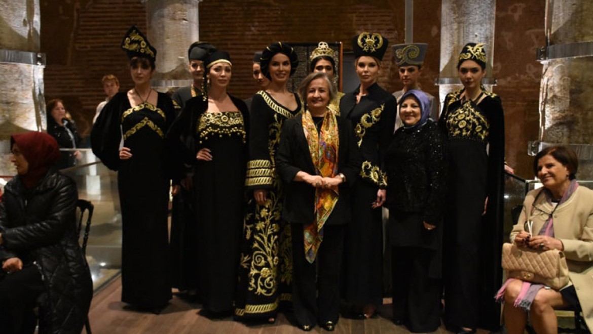 Hayırseverler Dünden Bugüne Türk Kadını Kıyafetleri Defilesinde Buluştu