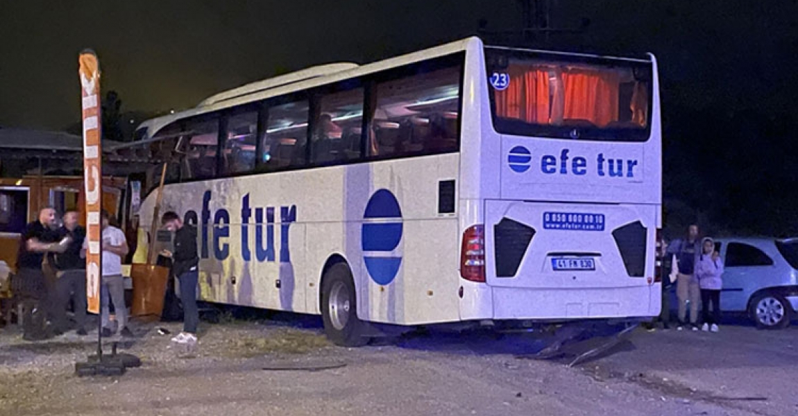 Zonguldak'ta yolcu otobüsü ile otomobilin çarpıştı