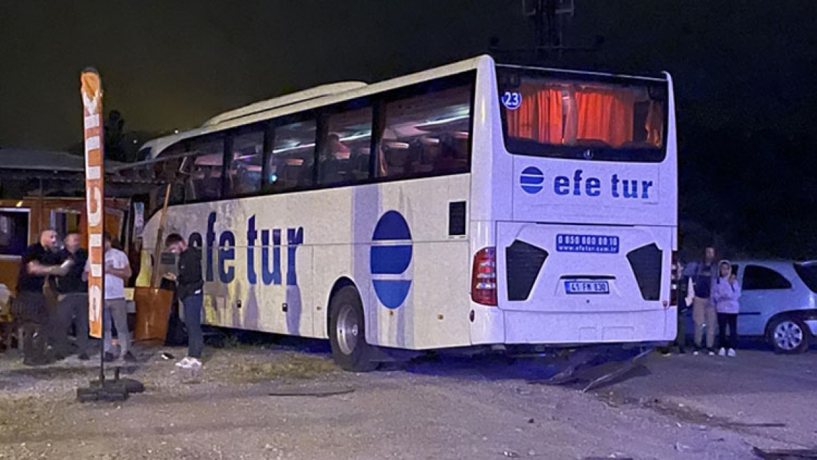 Zonguldak'ta yolcu otobüsü ile otomobilin çarpıştı