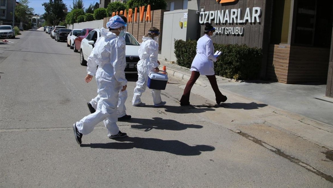 Antalya'da 'aşı ikna ekipleri' yoğun mesaide