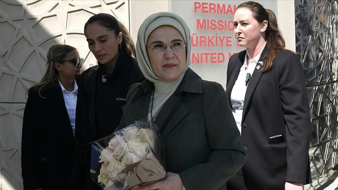 Emine Erdoğan'dan New York'ta Türkevi'ne ziyaret