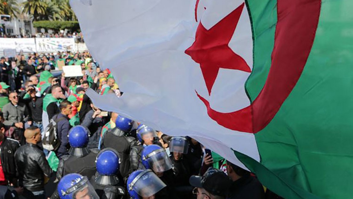 Cezayir'de Anayasa Konseyi Başkanı istifa etti