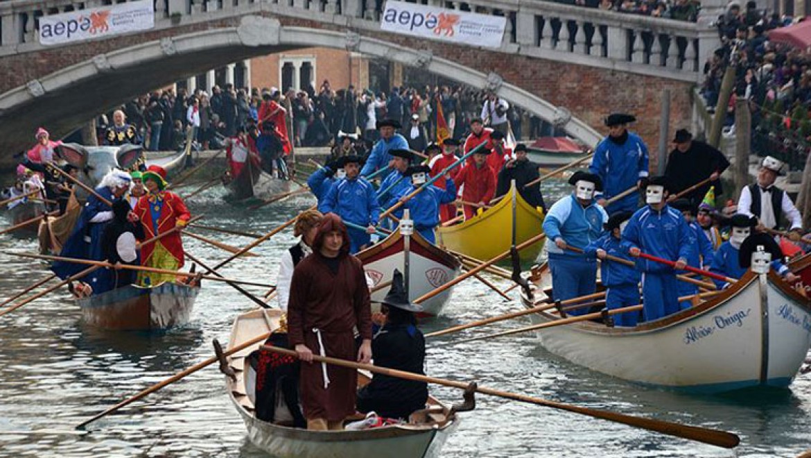 İtalya'da Kovid-19 nedeniyle Venedik Karnavalı iptal edildi