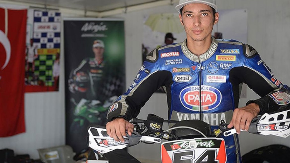 Milli motosikletçi Toprak Razgatlıoğlu, İtalya'da birinci oldu