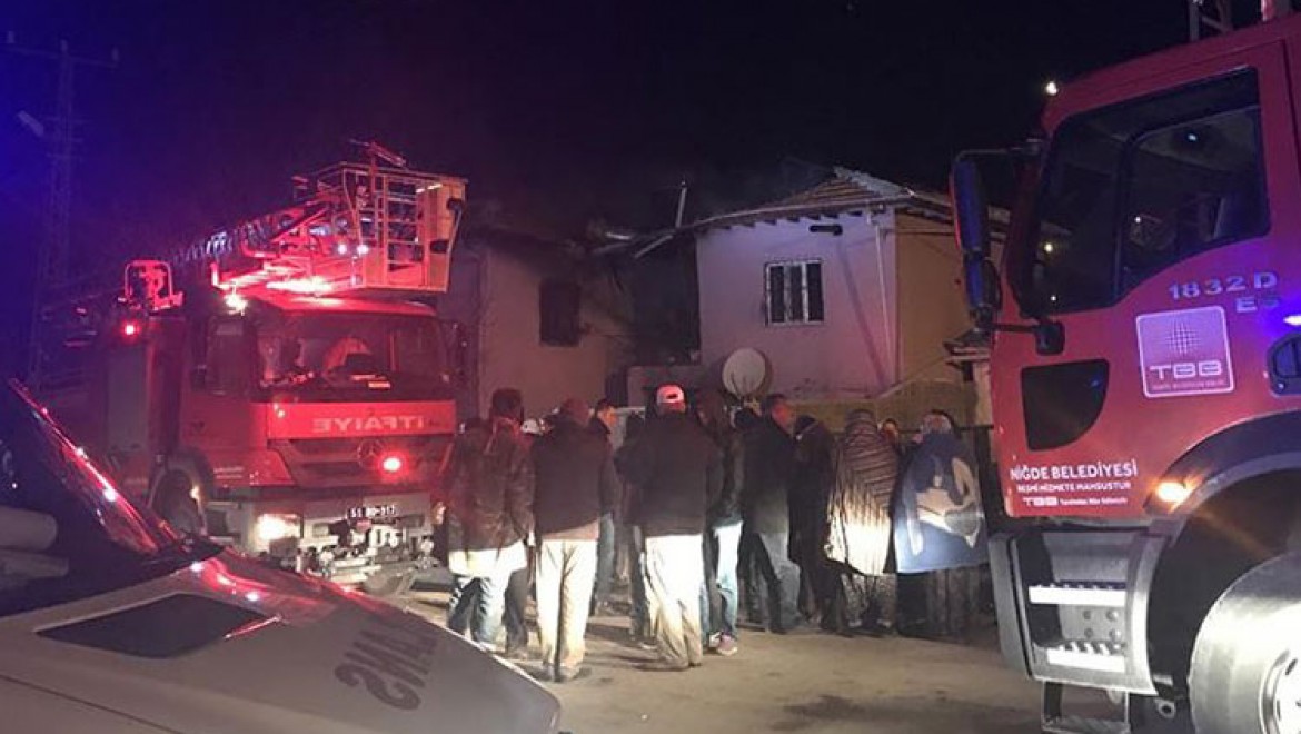 Niğde'de iki katlı evde çıkan yangında 4 kişi öldü, 3 kişi yaralandı