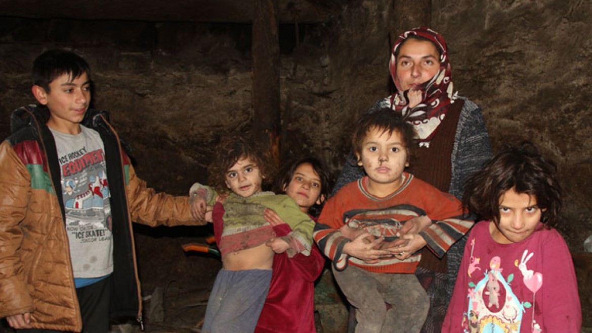 Kış Ortasında 9 Kişilik Aile Sokakta Kaldı