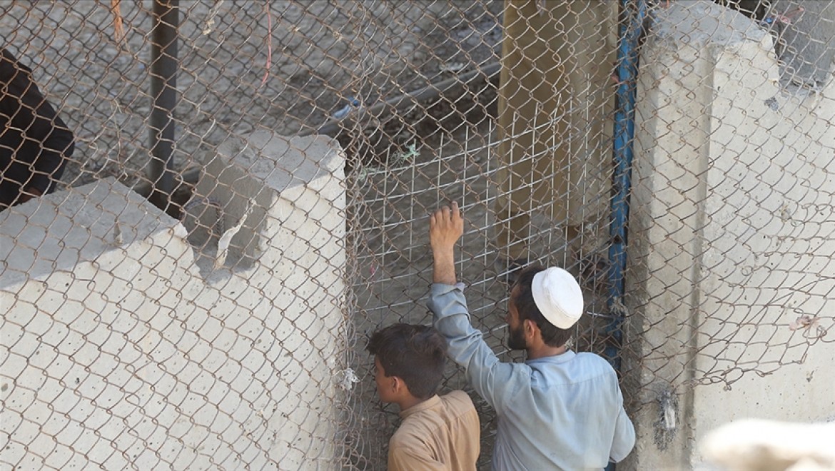 Pakistan, yasa dışı geçişleri engellemek için Afganistan sınırına çektiği tel örgünün yüzde 90'ını tamamladı