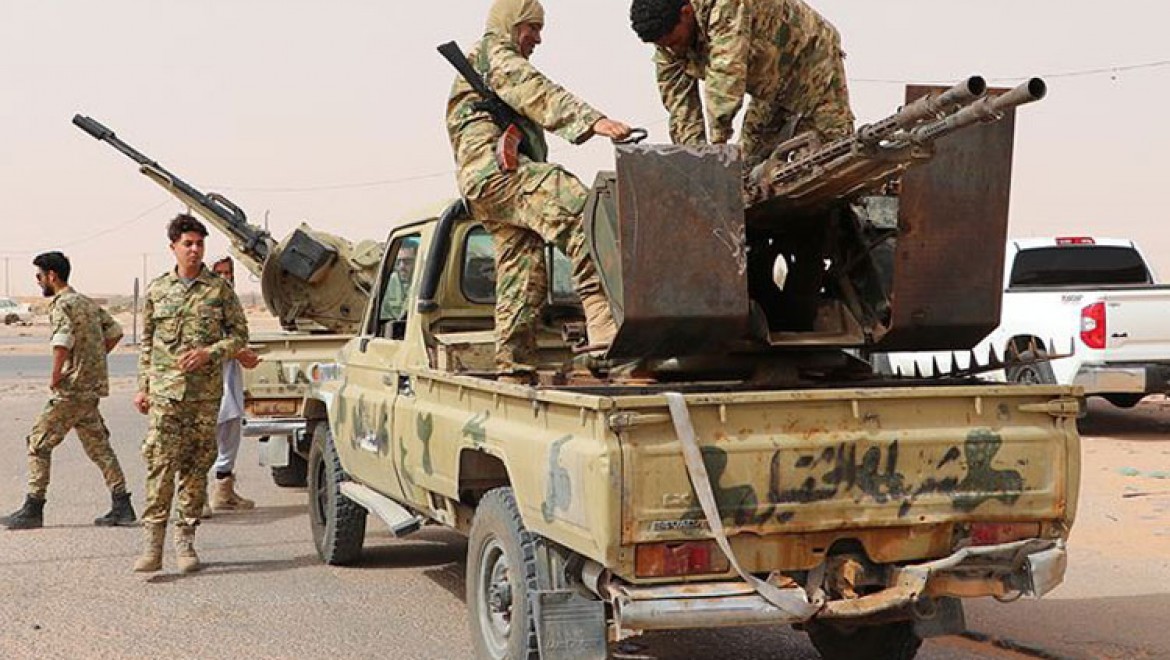 Libya Ordusu Batı Bölgesi Komutanı Cuveyli Hafter'in açıkladığı petrol anlaşmasını reddetti