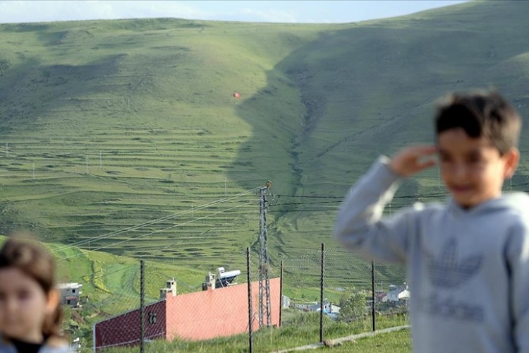 Ardahan'da her yıl bir dağın eteğine yansıyan 'Atatürk silüeti' yoğun ilgi görüyor