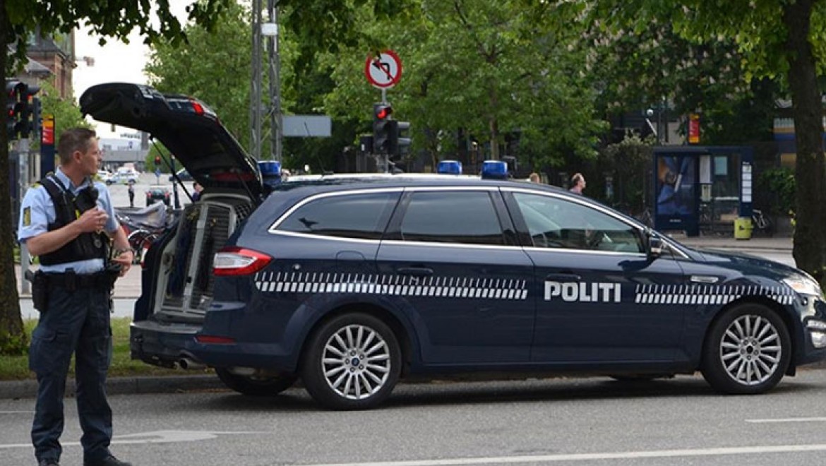 Danimarka'da Başbakan Frederiksen'in maketini yakan 3 kişi tutuklandı