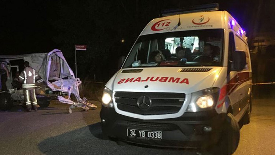 İstanbul'un Çekmeköy ilçesinde trafik kazası: 2 ölü, 3 yaralı