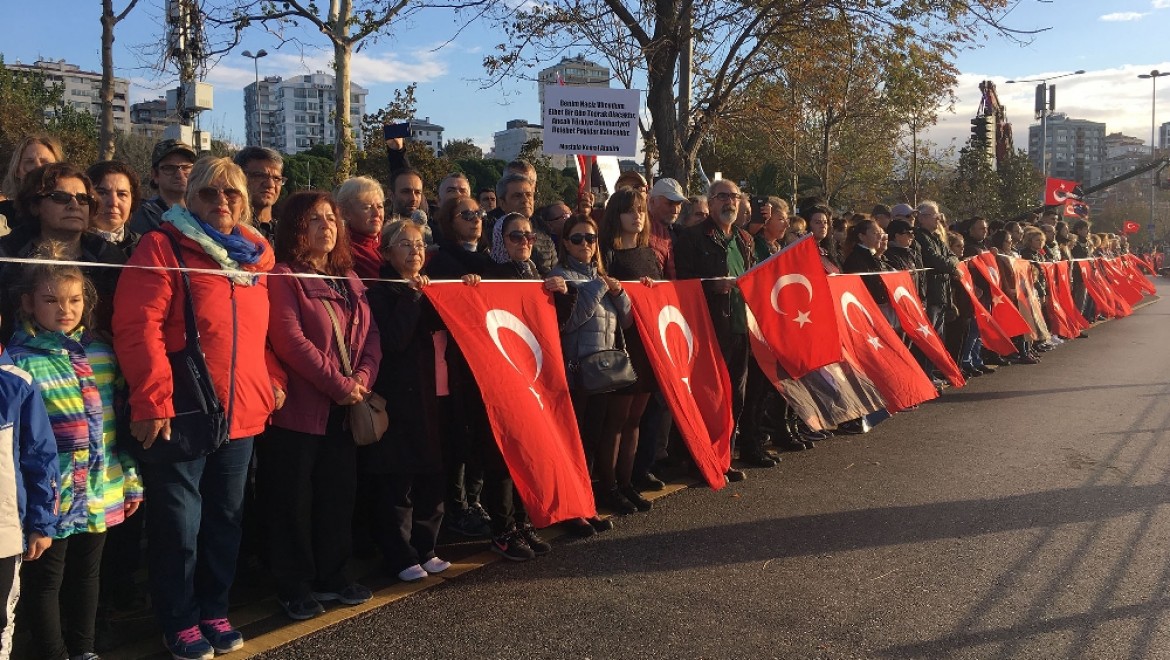 Kadıköy'de Ata'ya 6 Buçuk Kilometrelik Saygı Zinciri