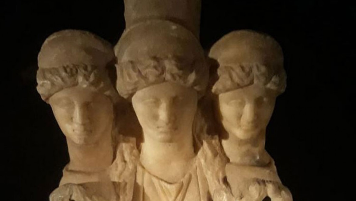 3 başlı kadın heykelini  yurt dışına satılmaya çalışırken yakalandılar