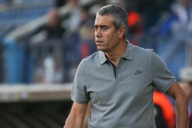 Kasımpaşa'da teknik direktör Kemal Özdeş görevinden istifa etti